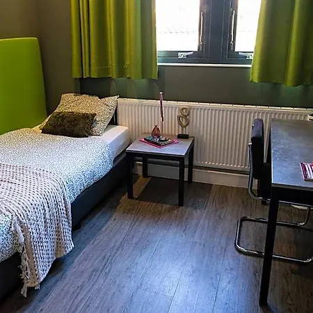 Short Hotel
